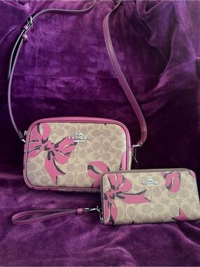 Coach Signature Canvas Jamie Camera Bag & wallet Set Pink Bow